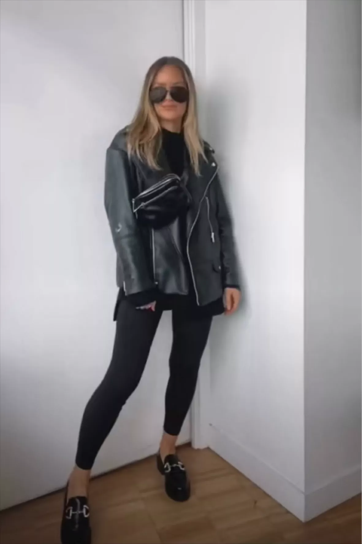 hoodie  Grey leggings outfit, Leggings outfit casual, Black leggings outfit