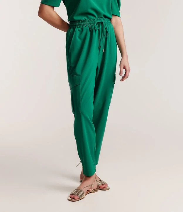 Calça Jogger Cintura Alta em Crepe com Amarração no Cós Verde | Renner (BR)