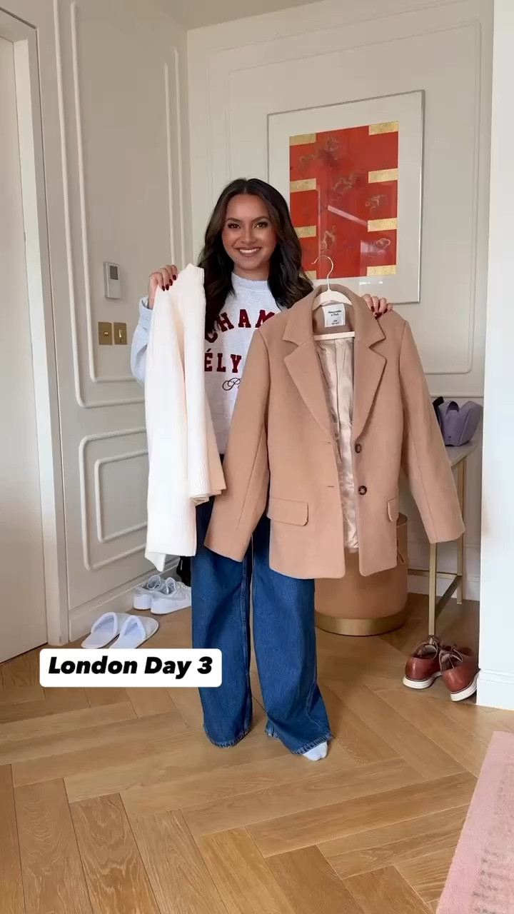 Blazer is old from Abercrombie - similar linked
Sweater size xxs TTS
Leggings size small regular TTS (usually size 2:26) - the petite length is more of a cropped fit Waterproof black boots size 5.5 TTS

Fall outfit 
London outfit 
Fall style
Fall fashion 
Petite outfit 
Petite style
Europe outfit 
European travel 

Honey Sweet Petite
Honeysweetpetite 

#LTKStyleTip #LTKTravel #LTKSeasonal