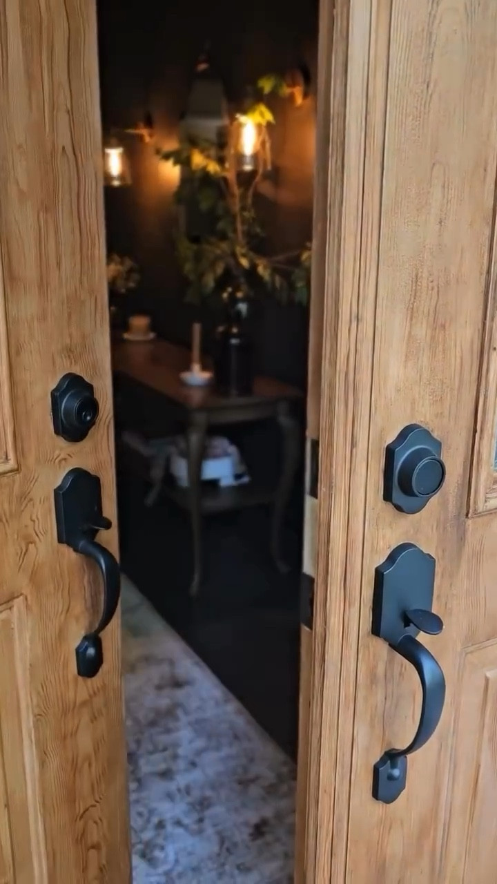 🔗 Comment "DOOR" for a link to the complete supply list for this DIY faux wood effect! 

Oh, and you’re not limited to doors, you can use this effect on just about anything; railings, cabinets, furniture, if you can paint it, you can do this wood effect on it! 🖌️

Let me know in the comments, what are you going to try this faux wood  look on?? 🫶

............................................................................

💗 Tap the follow button to join this little group of daydreamers. Let’s transform our homes together 🫶

🔨 Join me in stories for all the real-time fun

🛒 Looking for DIY or decor links? I try to link everything I can in my LTK (Link in Bio)

❔️ Have a question? Your voice is wanted here. Ask away 🫶

@dawn.of.a.daydream
DIY | HOME | RENO

.............................................................................

#DIYDaydream #DIYhomereno #Femalediyer #Budgethomeimprovement #DIYinteriordesign #easyhomeupdates #diyrenovation #fauxwoodgrain #homemakeover #beginnerdiy #diymagic #decorhacks  #diydupes #diyhomeinspo #frontdoormakeover 

Diy home renovation | home improvement projects on a budget | girlies that diy | diy hacks and home decor | interior design | brass effect | closet upgrade |rub n buff magic | home makeover | first time renovayor with no experience | creating a home | diy journey | female diyer | room transformations | weekend projects | women supporting women | diy motivation | furnitire flip | home design | boujie on a budget | affordable home updates | reno journey | moody spaces | before and after | diy faux wood front door | women with power tools