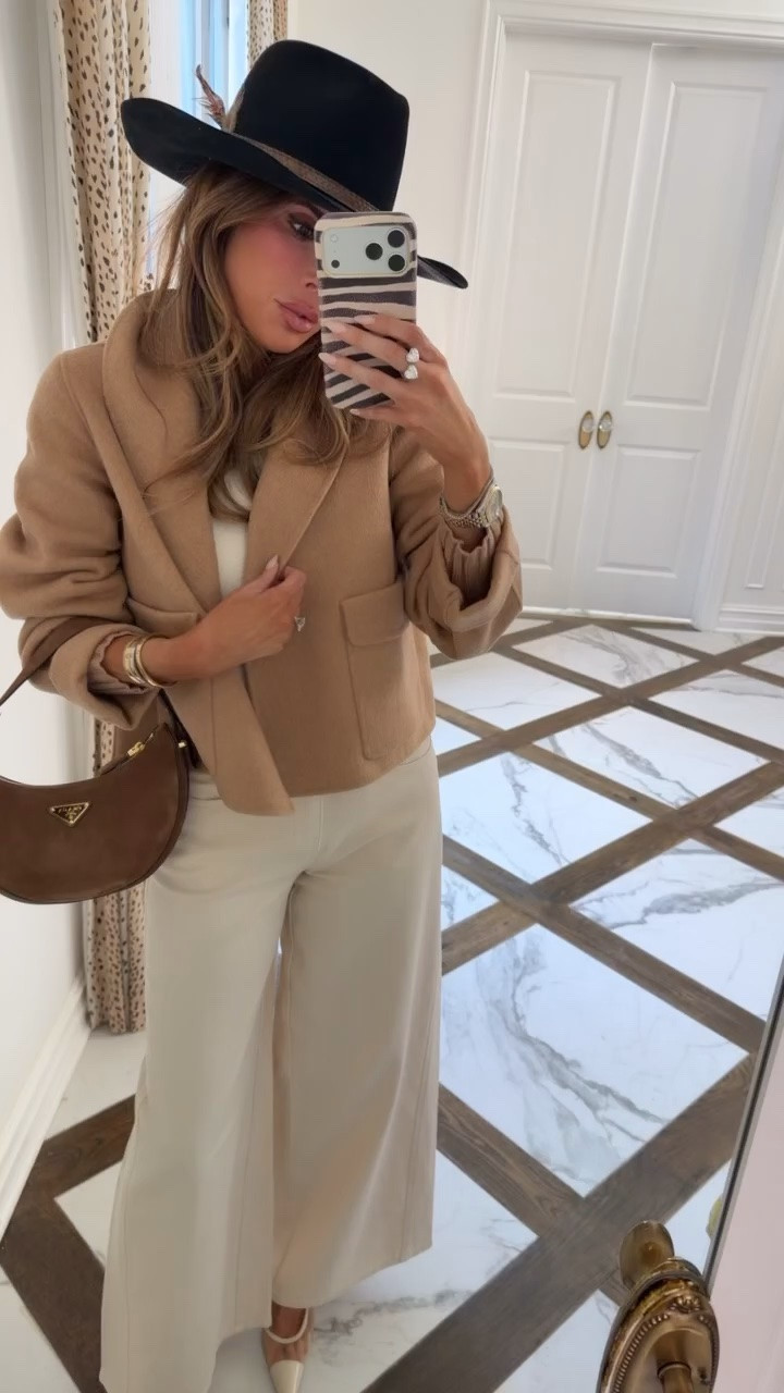 Neutral fall OOTD!! Wearing a US 2 in the jeans and small in the cropped coat! 🤎 

Splendid fashion, Nordstrom fashion, Fall outfits women, Fall fashion hauls, Business casual workwear, Fall sweaters, Vacation outfits, Gemme Beauty, Emily Gemma