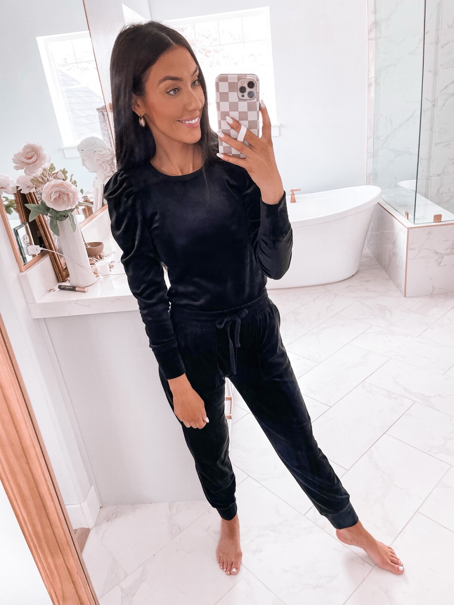 Velour set, velour suit, fall style, fall outfits, loungewear, elevated loungewear, gifts for her, gifts for mom, gift guide for her

#LTKSeasonal #LTKstyletip #LTKHoliday