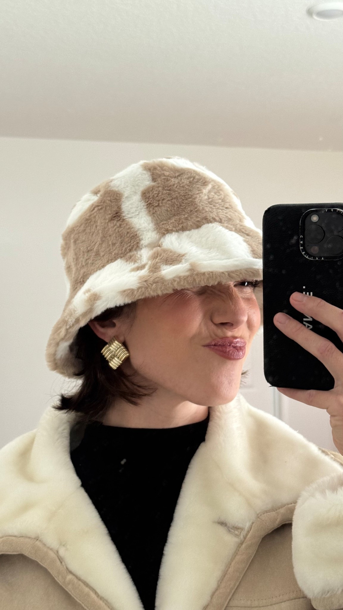 Neutral winter outfit inspiration 🤎
Faux fur bucket hat outfit, neutral winter accessories, cozy winter style, beige and cream outfit, neutral outfit ideas, fall winter fashion, cold weather outfit, faux shearling jacket, neutral outerwear, affordable winter fashion, elevated casual outfit, minimalist winter style, capsule wardrobe essentials, neutral fashion aesthetic, everyday winter outfit, chic cold weather look, timeless winter pieces, trendy bucket hat outfit, neutral street style, cozy chic outfit


#LTKFindsUnder50 #LTKSeasonal