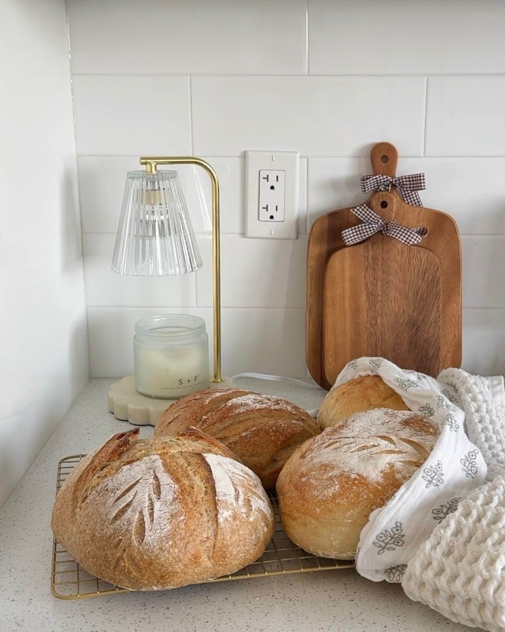 Babe once you realize how many chemicals are in store bought bread… you’ll never go back 😳🍞✨

Sourdough is cleaner, cheaper & honestly so easy once you start 🤍 plus you can make SO many things with discard… zero waste, all the yum 🥯🍪 This is your sign to start your sourdough era… you’re about to be obsessed 🥖✨

#SourdoughStarter #HomemadeBread #CleanEating #KitchenEssentials #BakingLife

#LTKSaleAlert #LTKfoodie #LTKdayinmylife