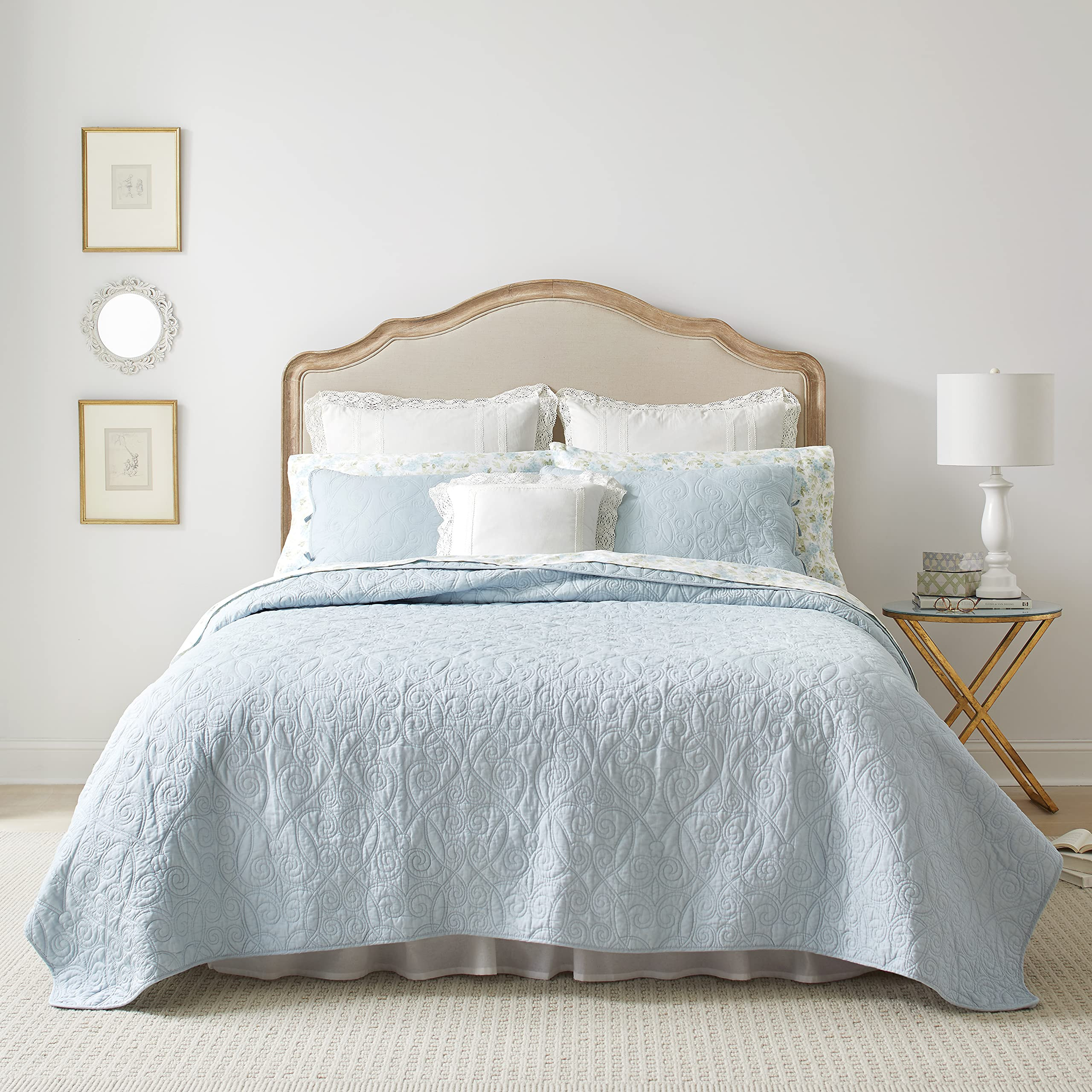 Laura Ashley - King Quilt Set, Reversible Cotton Bedding with Matching Shams, Medium-Weight for Y... | Amazon (US)