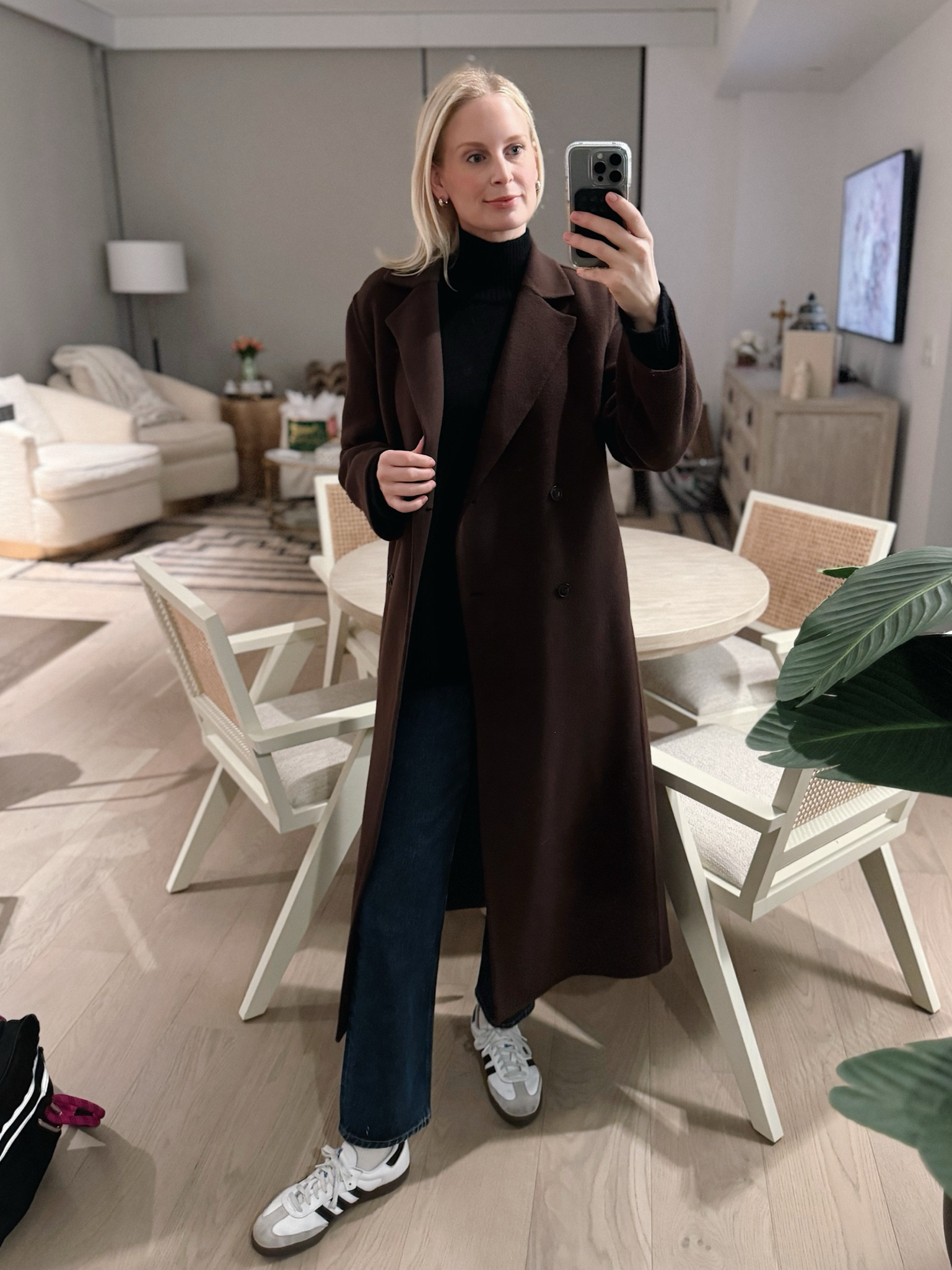 Today’s travel look! Sweater is old, so I linked a similar oversized style 🖤✈️

#LTKShoeCrush #LTKTravel #LTKFindsUnder50