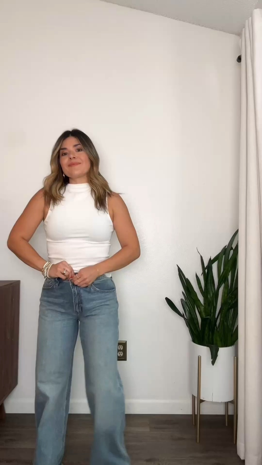 Girls!! My discount code is back and you can also use it on sale items!! Use code CHICTALKCH25 at checkout to get 25% off your purchase on hudsonjeans.com
Top size xs
Jeans size 25
Cardigan size xs