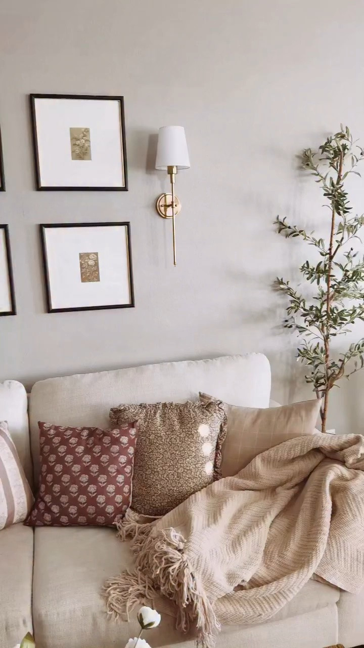 One small change can make such a difference! I love these sconces from @lohasled They are rechargeable lights so no hardwiring necessary. The remotes make them easy to use and the endless color options are so fun! Amelia has already chosen a color for every upcoming holiday! 

#sconces #livingroomdecor #walldecor #homeinterior #homedecorating
