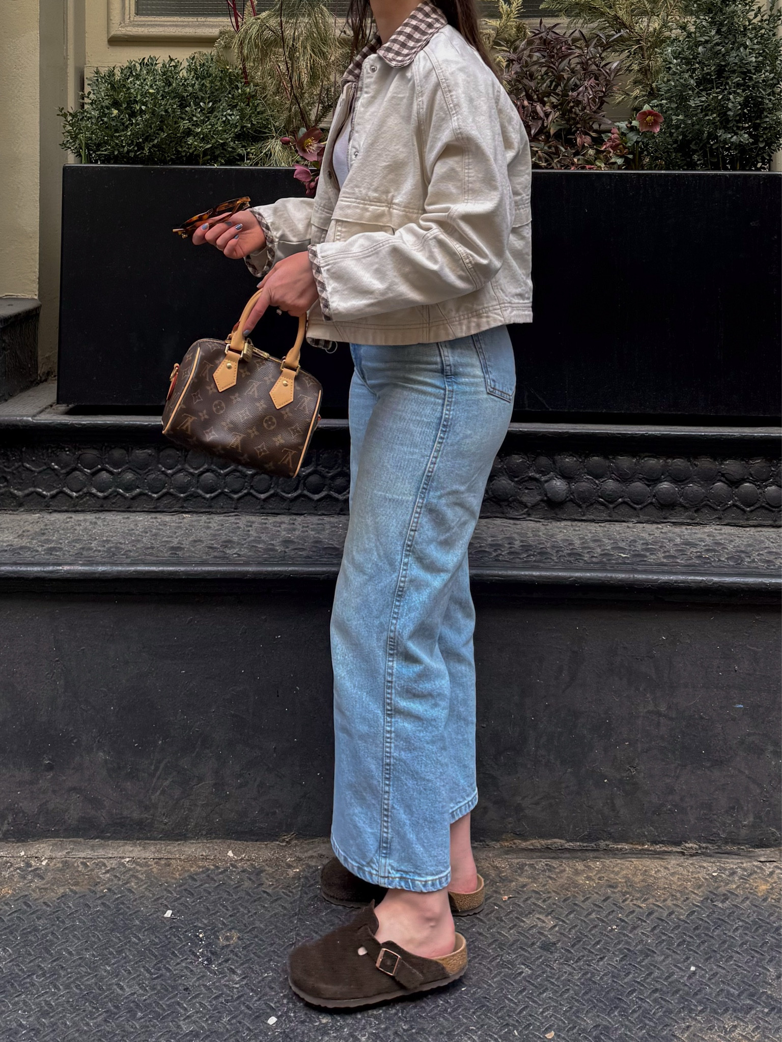 coastal outfits, city girl style, chic coffee shop looks, SoHo streetwear inspo, preppy outfits, minimalist everyday style, trendy outfits 2026, casual chic New York outfits, neutral wardrobe, capsule closet inspo