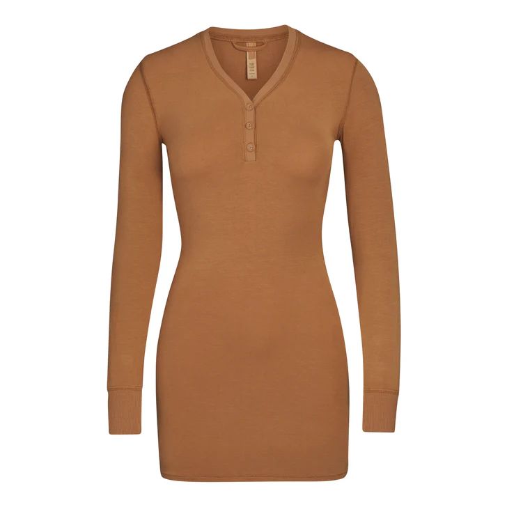 SLEEP HENLEY DRESS | OCHRE | SKIMS (US)