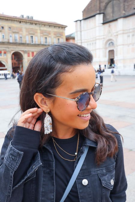 The best travel accessory: statement earrings! 💫

They don’t take much space but can elevate any outfit! If you pack super basic pieces like I do, make sure to pack bold statement earrings (headbands are also a favorite!). Another easy to recreate look from my Fall in Italy capsule wardrobe 🇮🇹

#LTKeurope #LTKtravel #LTKstyletip