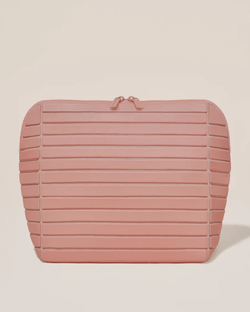 the large blush traveller | Parallelle