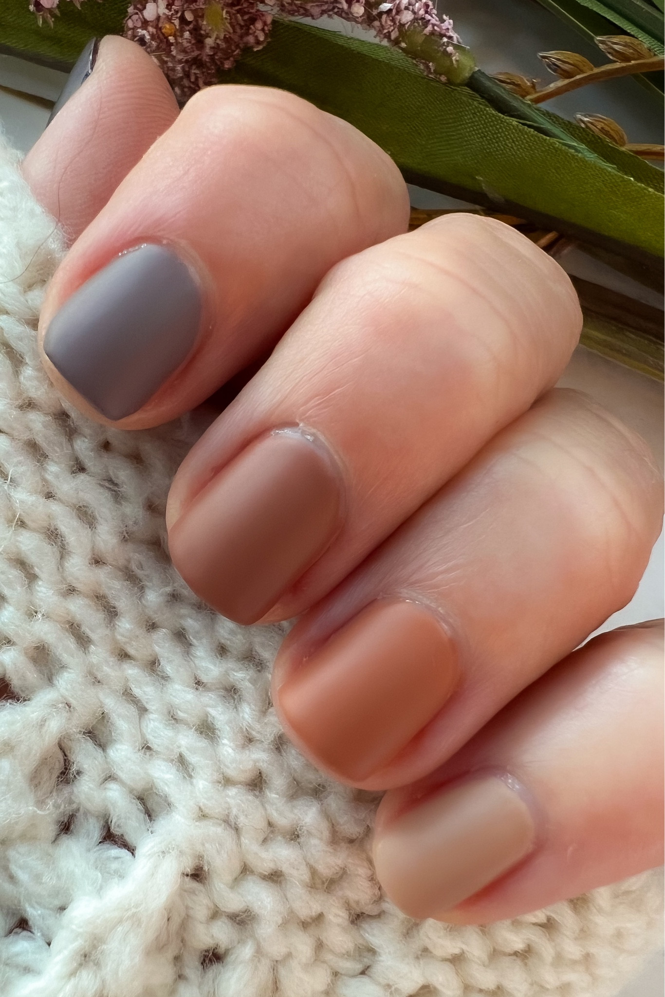 I just love the way this nail look came out!
Thumb is Essie “smoking hot”
Pointer is Essie Gel Couture “take me the thread”
Middle is OPI “chocolate moose”
Ring is Zoya “Flowie”
Pinky is Mineral Fusion “Barefoot Blush”

Used the Essie gel couture matte top coat to finish

Fall nails | diy mani | matte nails | short nails 


#LTKbeauty #LTKstyletip #LTKfindsunder50