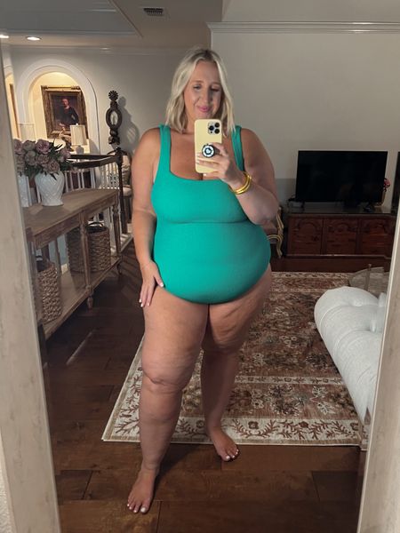 New scrunch swim is in 🩱 This sea green is the most GORGEOUS color and the fit is always 💯💯💯 Even better, it’s available XS-3X 🛍️

Linking in Stories for y’all and over on LTK