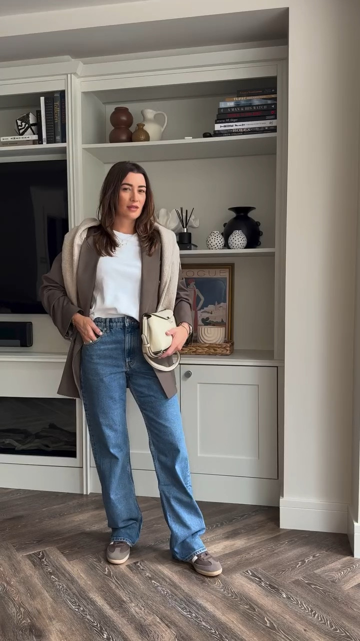 Three outfits to wear for the school run that aren’t leggings. 

Why you’ll see me in jeans on the school run not leggings. It’s so easy to throw on some leggings & a jumper but making a conscious effort to ‘get dressed’ in something that makes you feel good will set you up for the day ahead. 
A staple pair of jeans is a must. Add in a white t-shirt and some knitwear to wear on repeat. 
Struggling to find outfits? Comment below or DM me to book your wardrobe styling 📞 
*Save for outfit inspo later. 
*outfit links on my @ltk.europe 
.
.
.
#MomStyle #ChicMom #EffortlessStyle #OOTDInspo #FashionMom #StyleHacks #EverydayStyle #schoolrunmum