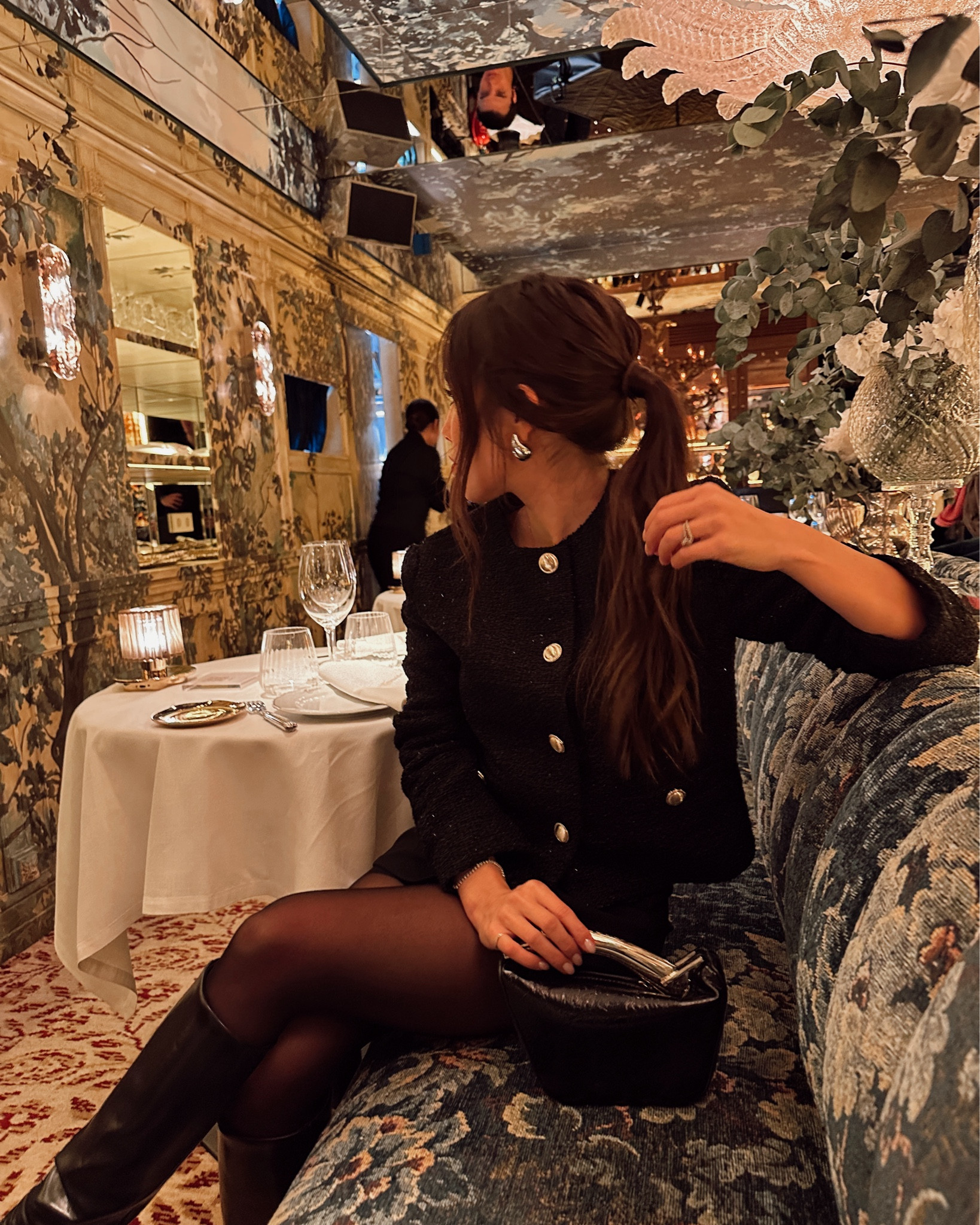 Date night in Madrid for this Christmas Season festive outfit 🖤 Will link exacts and similars! ✨

Tweed cardigan: Zara
Skort: Zara
Nylons: Calzedonia
Boots: Stradivarius
Bag: Zara
Earrings: Stradivarius
Coat: Zara 
Lipstick: MAC

 

#LTKHoliday #LTKSeasonal #LTKStyleTip