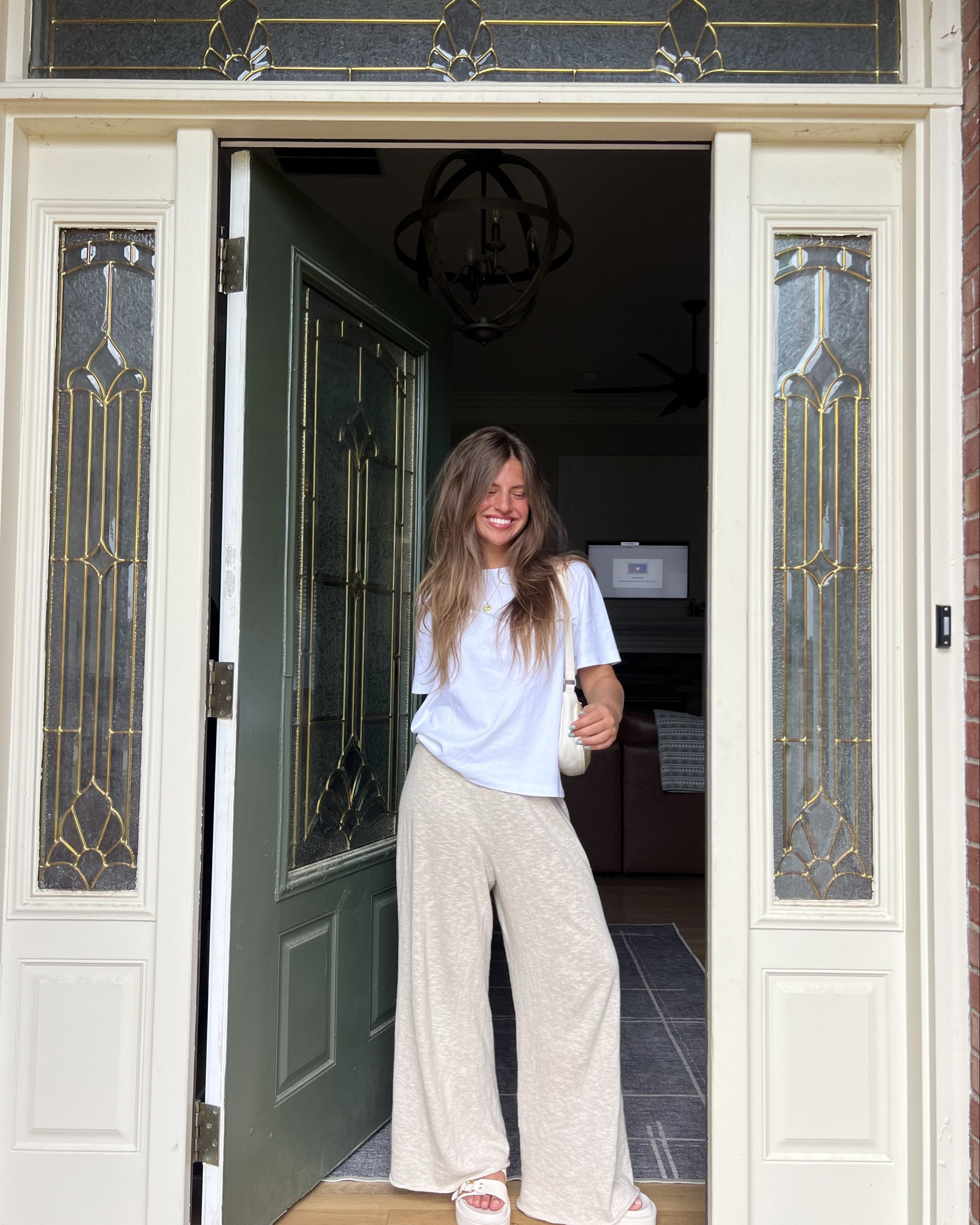 The search for THE perfect white tee is over. I am wearing a size Medium!!! 