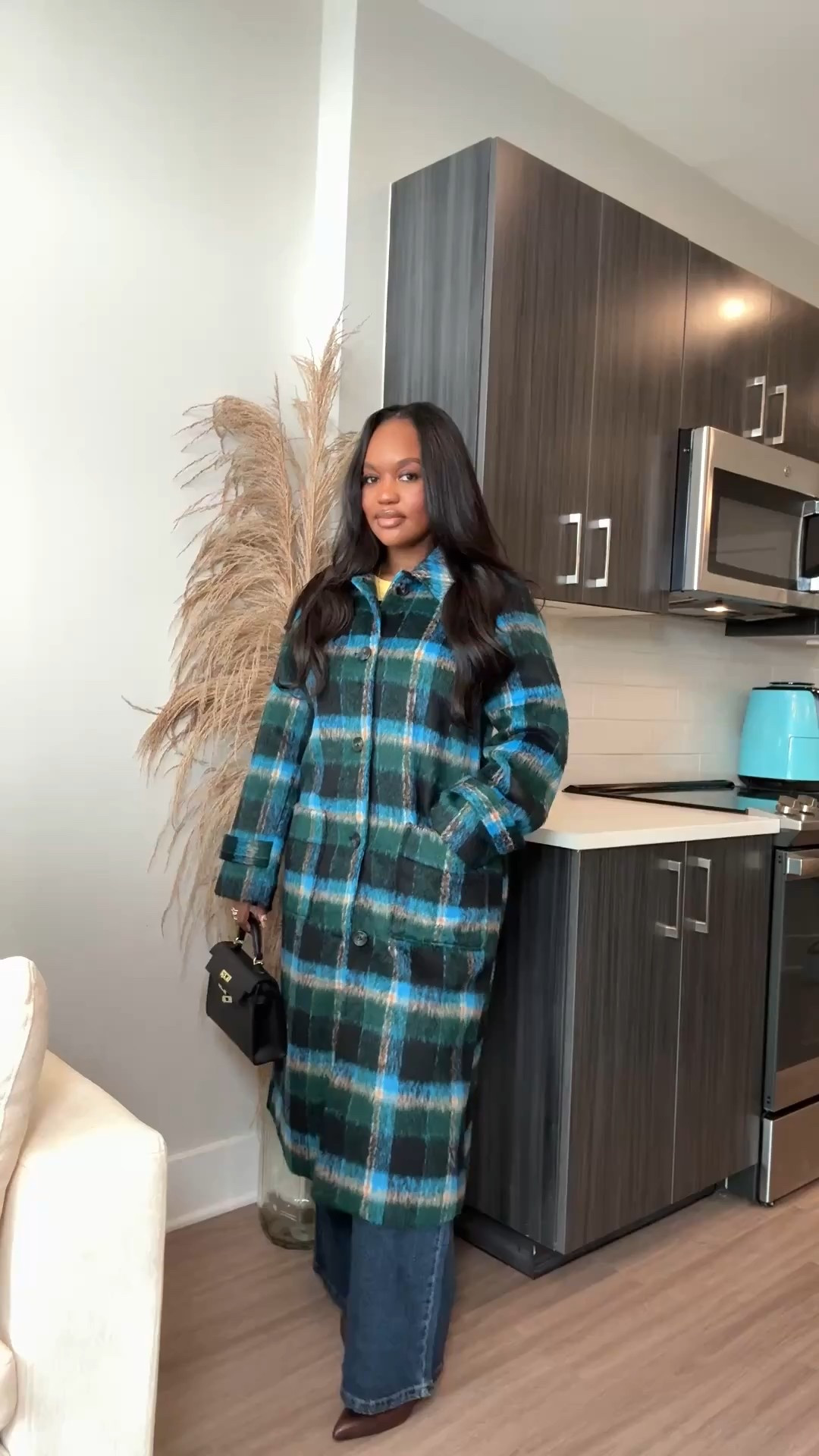 Okay but who would’ve thought Walmart would have me looking this luxe? 👏🏽 This long wool blend coat looks designer but for a fraction of the price — soft, warm, and that perfect “put-together without trying” vibe. ✨

I’ve been pairing it with jeans, boots, and even sweats, and it still gives expensive energy. The fit? Chef’s kiss. The quality? Shockingly good. 👌🏽

If you’ve been hunting for an affordable wool coat for fall and winter, this Walmart find is the one. 



#LTKFindsUnder100 #LTKStyleTip #LTKPetite