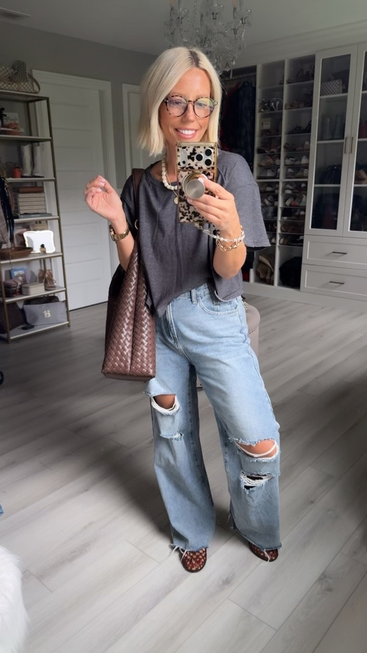 Tee medium 
Jeans

#LTKSaleAlert #LTKootd #LTKmomlife