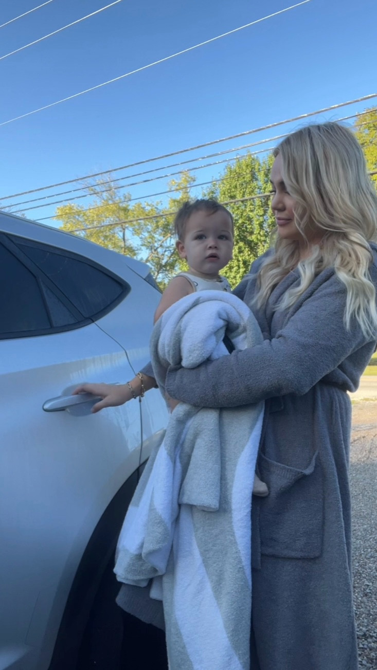 Morning and evening’s end cozier in @littlegiraffeislove dolce robe and throw! Shop below! #ad #littlegiraffe #theeverywhereedit

#LTKFamily #LTKTall #LTKSeasonal