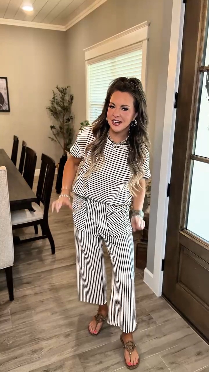 What is cuter and easier than a good two piece set?  I get so many complements and this one is so easy to throw on and go!
@Tankaneo Fashion #stripedset #twopieceset #cuteandeasy #springfashion 