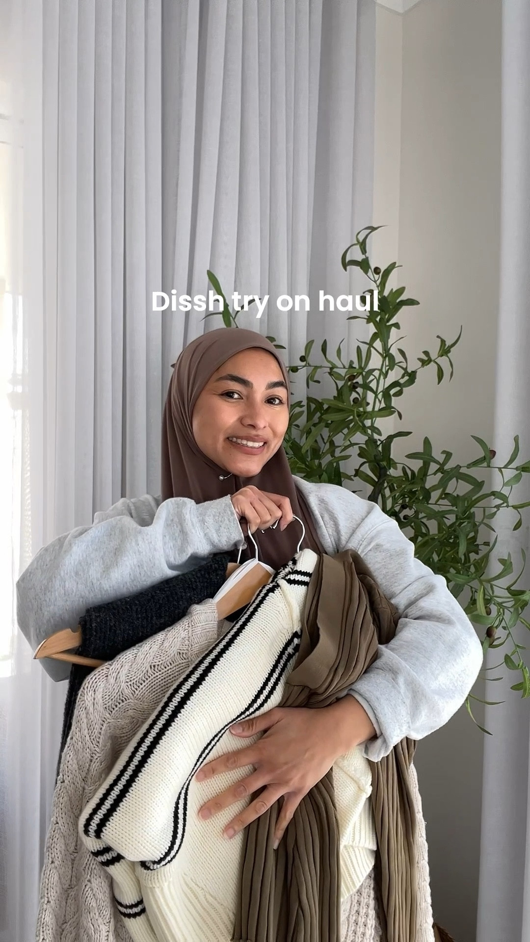 Trying on 4 knits I’d quite literally fight the cold (and a stranger at a warehouse sale) for 🧶✨

Minimal styling, maximum cozy energy which one’s your fave?


#LTKmodest #LTKaustralia #LTKwinter