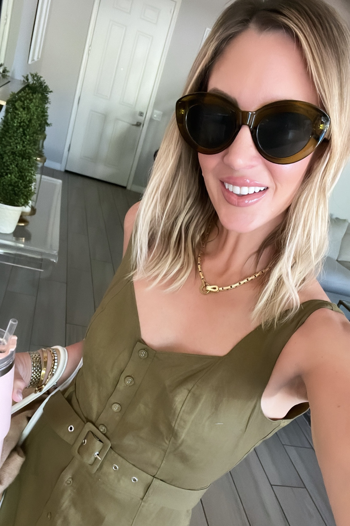 The perfect summer linen dress.

Summer dress
Green dress
Linen dress


#LTKstyletip