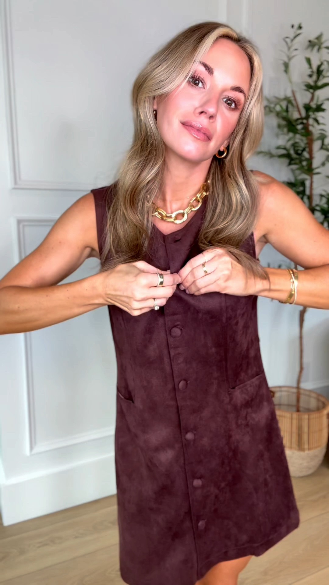 I love this beautiful brown suede dress! You’d never guess it was from Amazon! Love that you can style it for date night, Thanksgiving dinner or even the office!