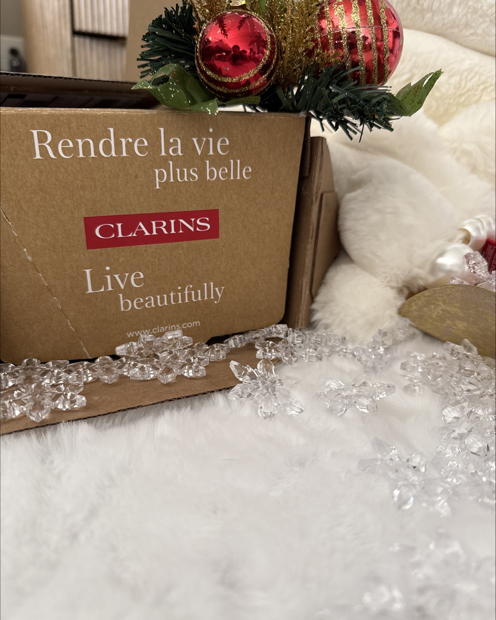 A closer look at my Clarins holiday unboxing ✨

I’m currently using three Clarins staples — the Total Eye Lift, the iconic Double Serum, and the Lip Perfector with shea butter.

Beautiful formulas, thoughtful packaging, and that unmistakable French skincare



#Clarins
#LuxurySkincare
#SkincareRoutine
#LTKBeauty
#HolidayEdit


#LTKselfcare #LTKmorningroutine #LTKGiftGuide