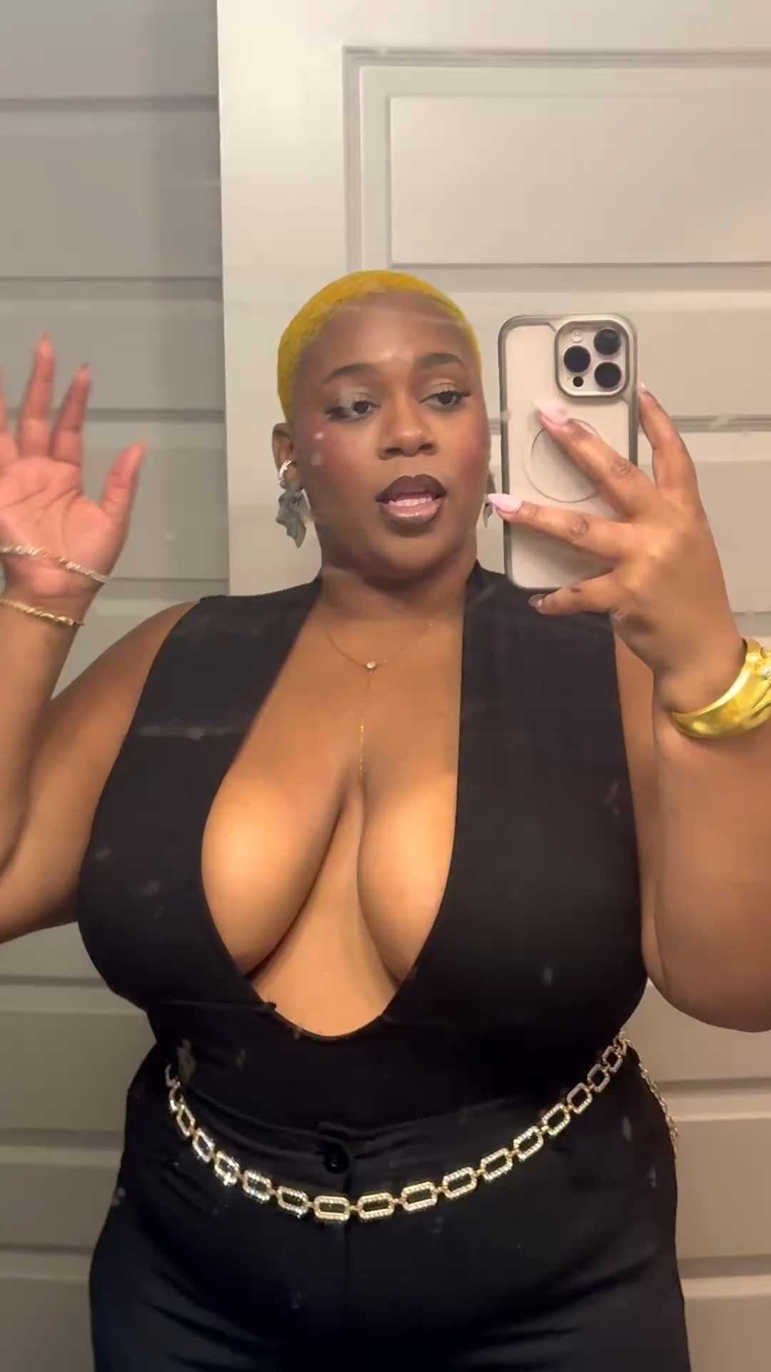 Need a reliable bra adhesive gif larger chests? I got you sis!

Large chest, bra for large chest, bras for bigger chest 

#LTKgrwm #LTKMidsize #LTKPlusSize