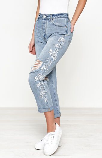 http://www.pacsun.com/pacsun/georgia-blue-embroidered-mom-jeans-0860103680211.html?cgid=new-arrivals | PacSun