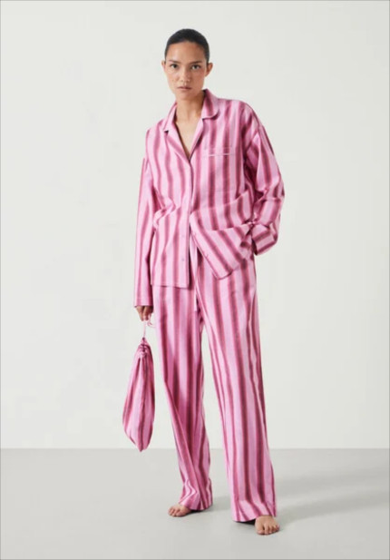 https://product-images-cdn.liketoknow.it/hwIM_Zoiw3nDyDm9tfpzBK1MWSNzFrRooul7hQt9vWw0e2IFypwnxCKSq5Qd6RVZf7nLbnKqJx5gvLbUSB8v9IZyUIF..MoVvU4egU26Ycf83EHJORazAsRvvqZngEpkJHfAKGftulR7CM_sgHExQpsU78WgvU6_d1sLWbA7HSZqsW7Q7PldI.U.2n72h_Tfkc_UFm5xbfGNzZ6qCc8grI9iRG.VOug6IMmqy58Nu4Y6ckeDYXK64Q--?v=2&max&height=0&width=430