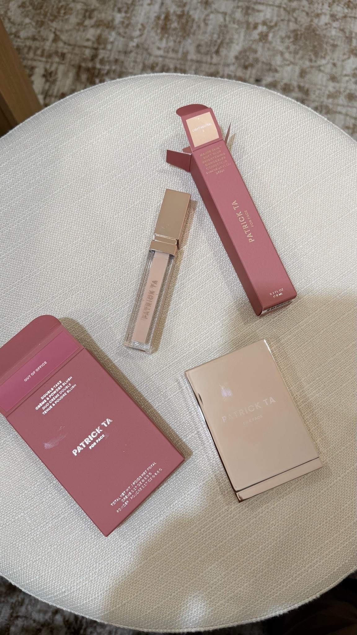 Blush shade “out of office”

#LTKootd #LTKSeasonal