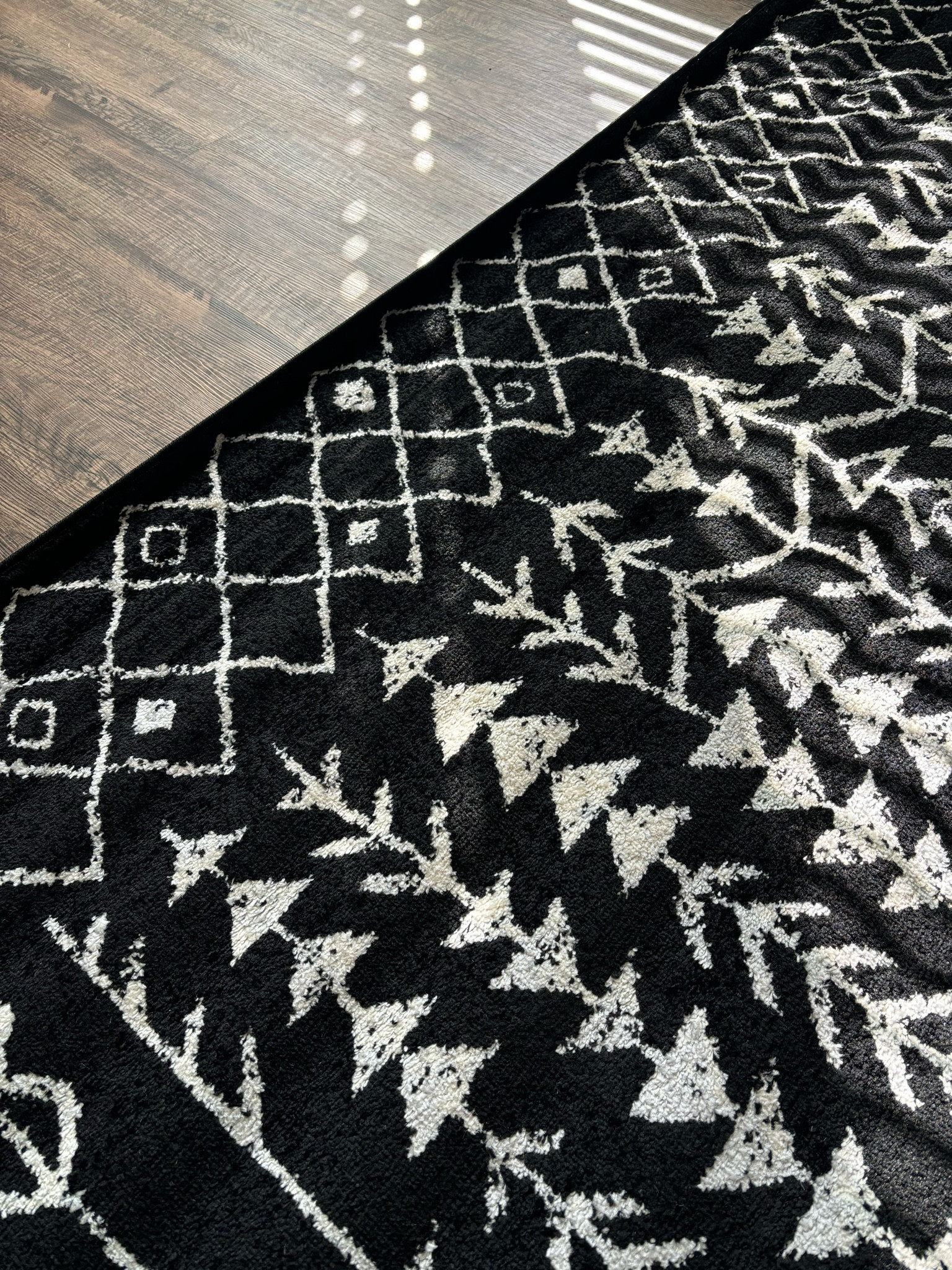 I’ve been needing a new rug in our living room and couldn’t find one for the life of me! This is by far my newest addition to this room…especially HAVING kids🤪

#LTKFamily #LTKHome