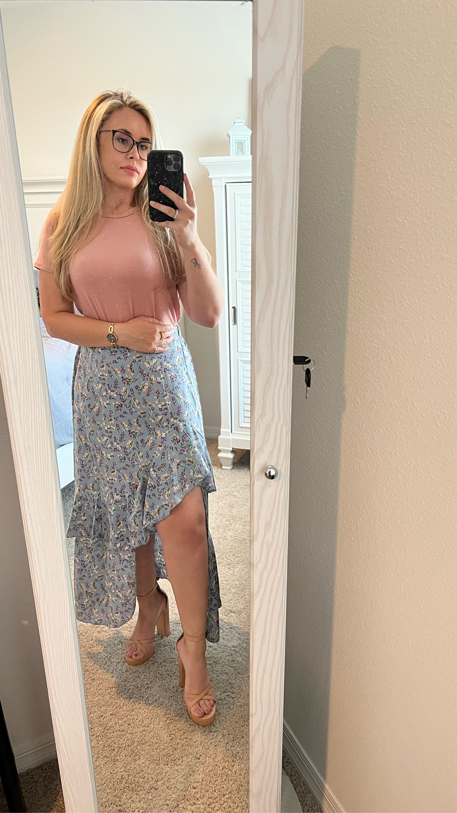 Spring is here 🌸attempting to push outside my comfort zone of dark and neutral tones

*this bodysuit is listed as Taupe, but as you can see it’s more pink*

#amazonfinds #amazonfashion #lulus #springstyle #florals #maxiskirts #bodysuits


#LTKcurves #LTKstyletip #LTKtravel