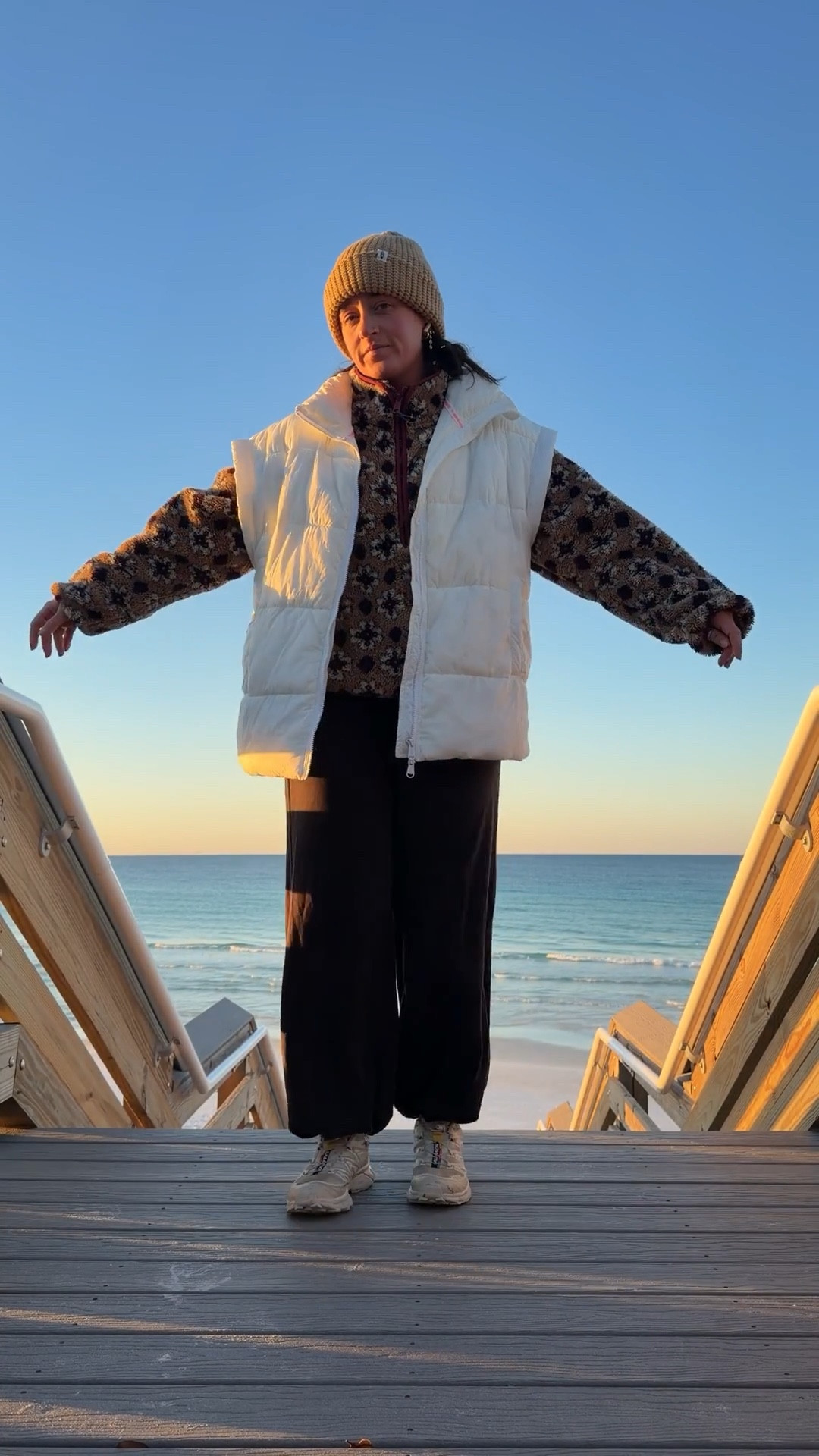 beach walk outfit !!! Fleece is the upside

#LTKootd #LTKmorningroutine #LTKdayinmylife