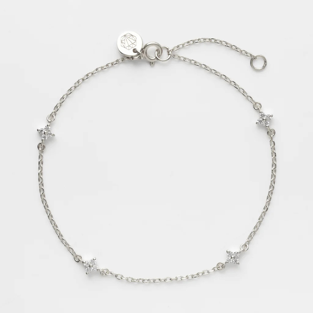 Dainty Flower Bracelet | Carrie Elizabeth