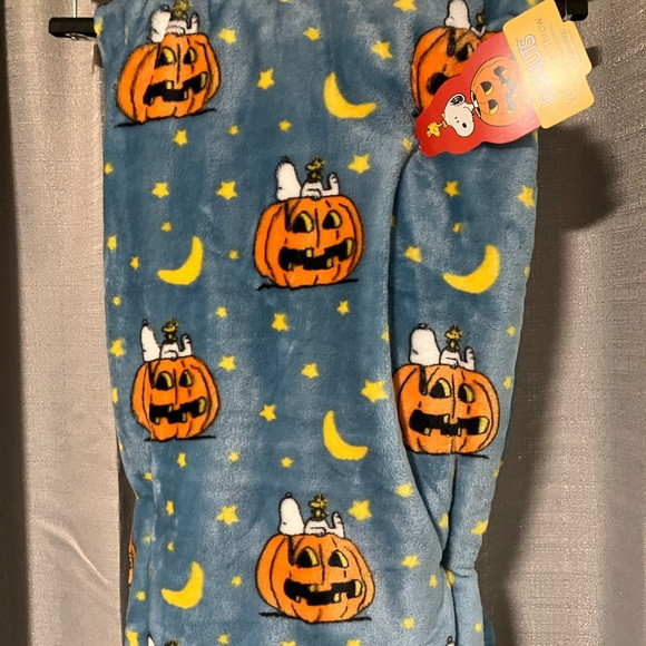 Peanuts Halloween Blanket Snoopy Throw Blanket Halloween 2024 Throw | Poshmark