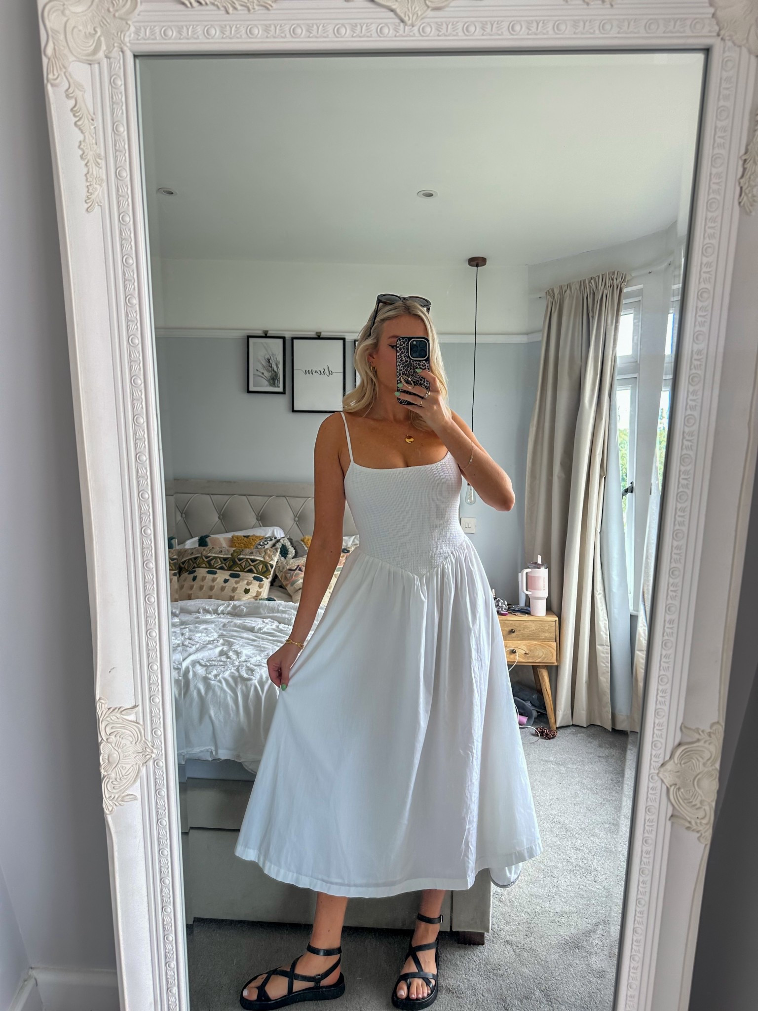 Such a beautiful dress and great quality! Comes in other colours too xx 

Midi dress, Abercrombie, white dress 