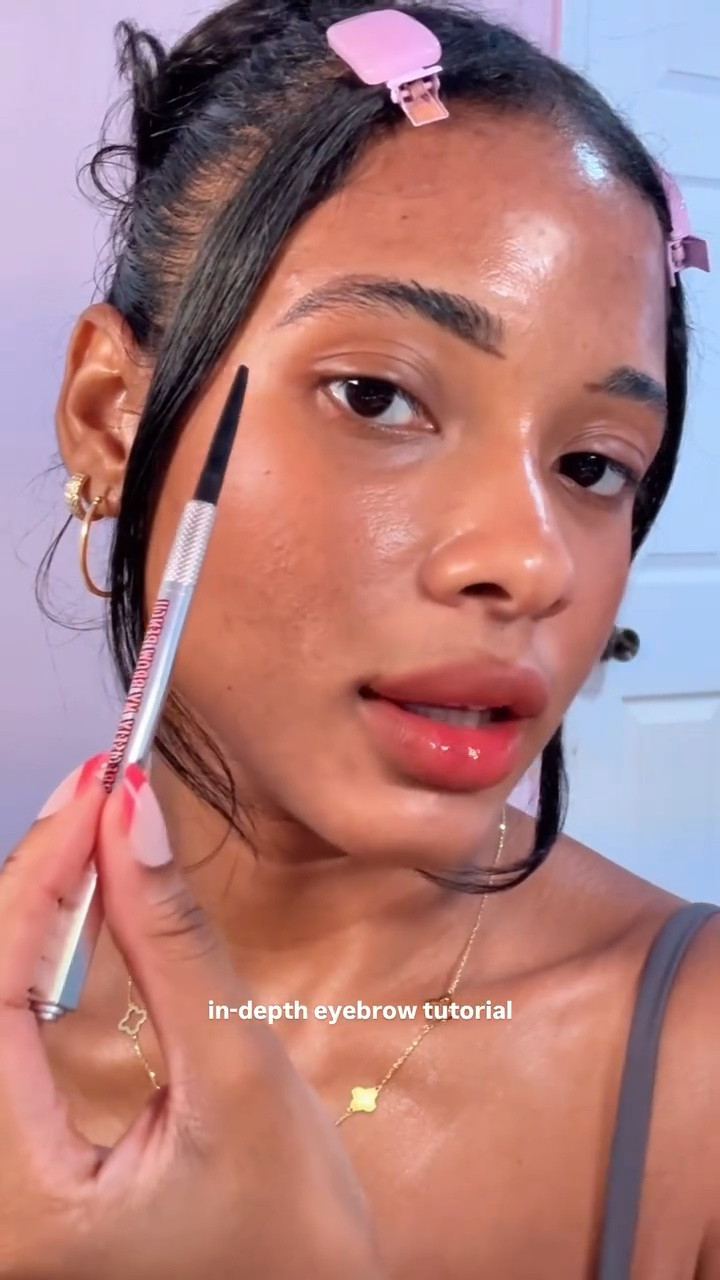 bringing you up close & personal for my in-depth eyebrow tutorial 💖 !! 

@rarebeauty brow gel 
@benefitcosmetics precisely my brow pencil 
@anastasiabeverlyhills archibrow pencil