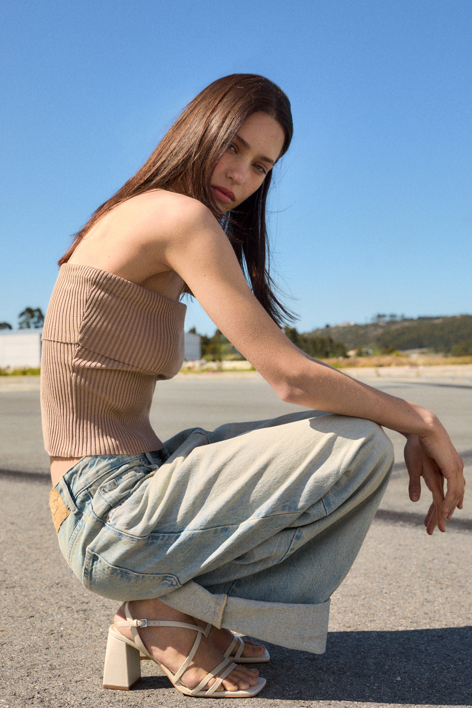 Absatzsandalen mit gekreuzten Riemen | PULL and BEAR DE