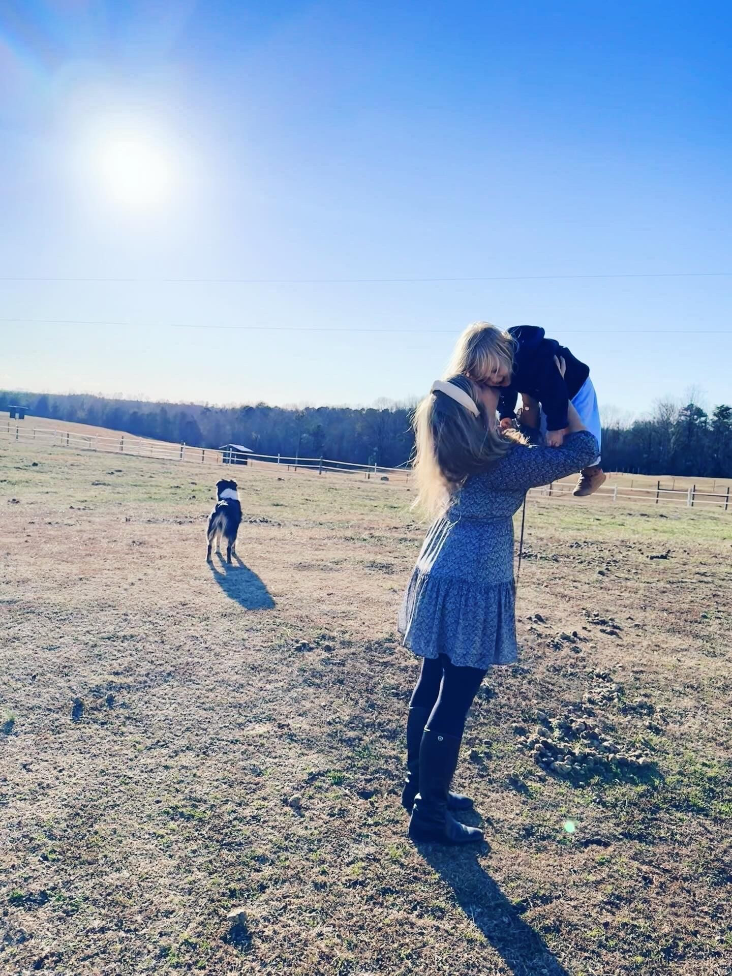 Weekend camera roll 🎞️🌳🧺🐴🌾🛝☀️🐓🚜 : p a r t ✌🏽#lifeonthefarm #farmsweetfarm #landandbabies #thesearethedays #glorydays
