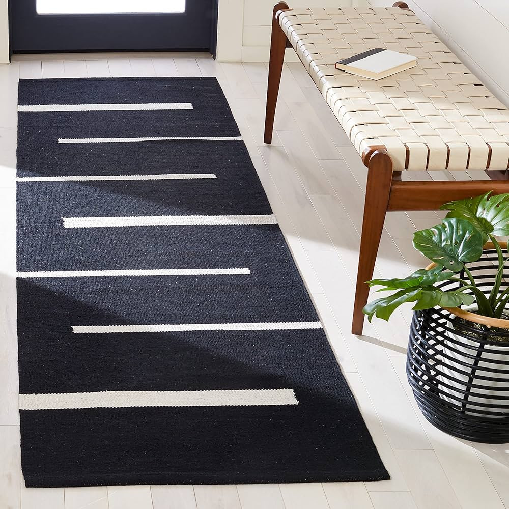 SAFAVIEH Montauk Collection Runner Rug - 2'3" x 10', Black & Ivory, Handmade Flat Weave Boho Farm... | Amazon (US)