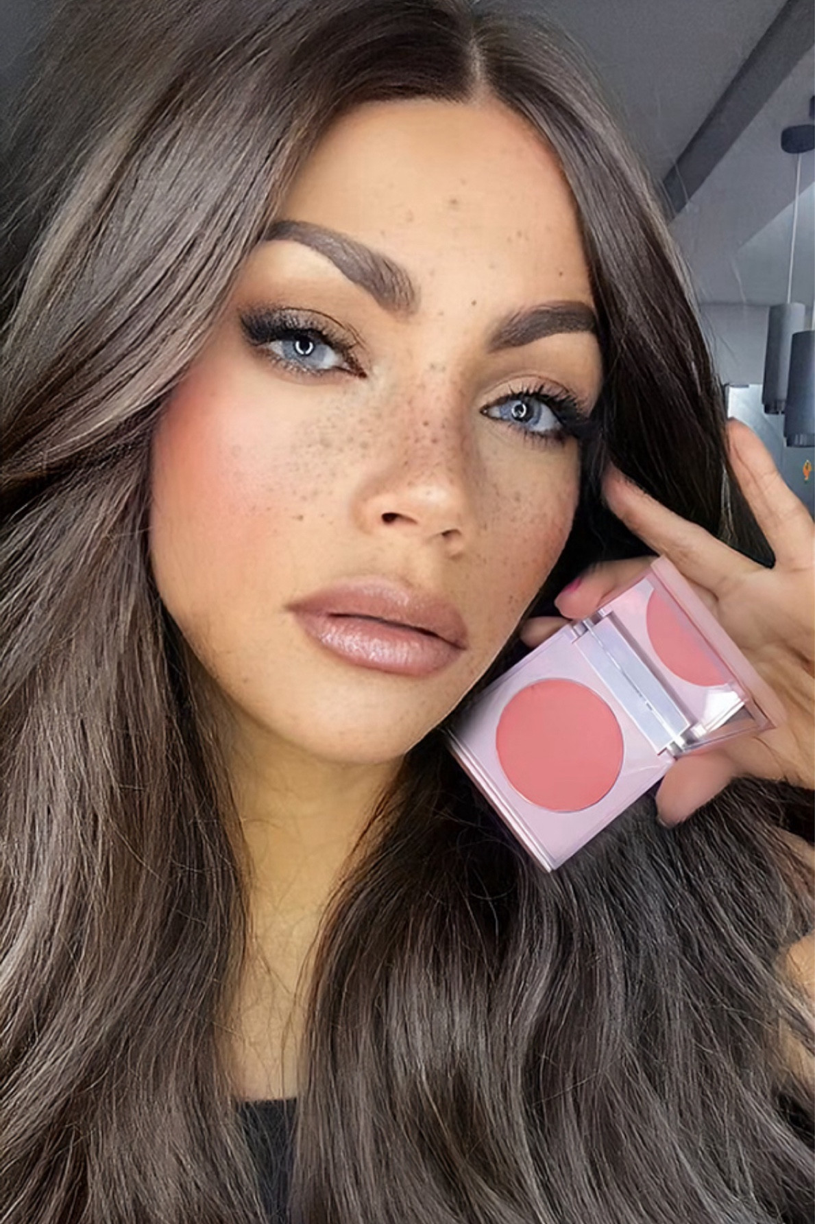 O blush Sigma Beauty Blush dá à pele um aspeto saudável, fresco e natural. A minha cor é a Pashmina
•efeito de longa duração
•proporciona uma cor saudável ao rosto
•tem uma textura agradavelmente suave e leve

Sigma Beauty Blush gives skin a healthy, fresh and natural look. My color is Pashmina
-long-lasting effect
-provides a healthy color to the face
-has a pleasantly soft and light texture.
#SigmaBeautySquad
@sigmabeauty

#LTKbeauty