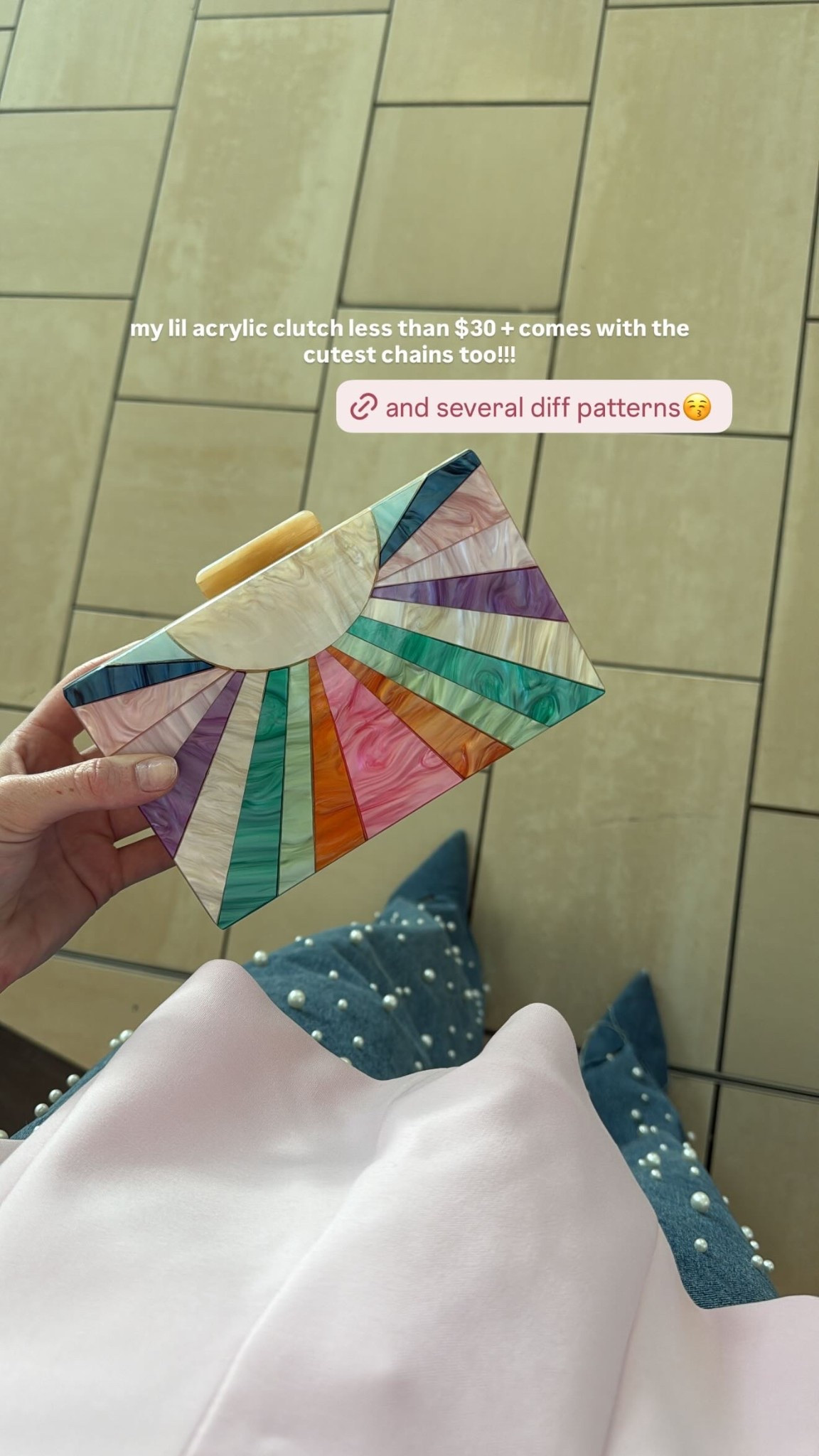LTK Con day ✌🏼 my lil acrylic clutch less than $30 + comes with the cutest chains too!!!

#LTKWorkwear #LTKStyleTip #LTKFindsUnder100