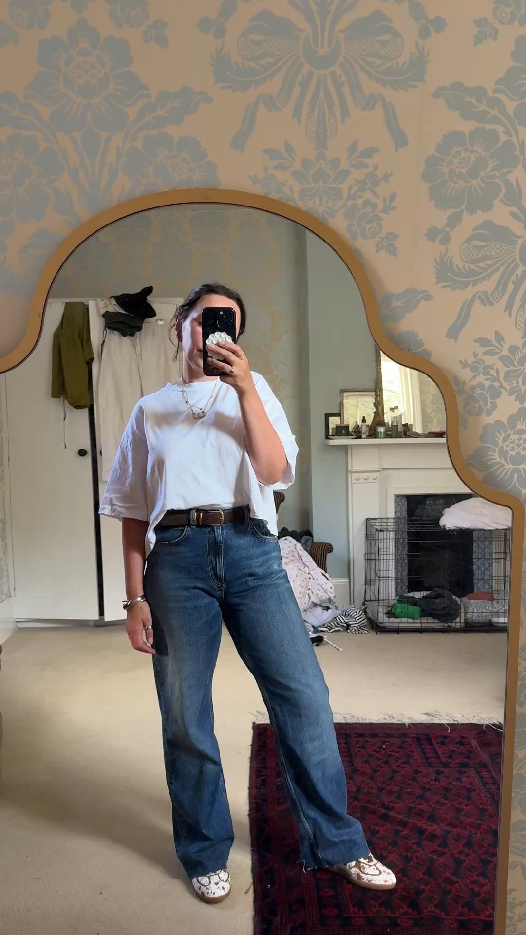 Not the most aesthetic video, but I’m living in a renovation, so …

Anyway, I love a slightly cropped t-shirt. They’re the perfect length for a not-bulky front tuck 🙌🏻

T-shirt - asos
Jeans - Zara
Trainers - aloha
Belt - & other stories


#LTKmidsize #LTKeurope #LTKuk