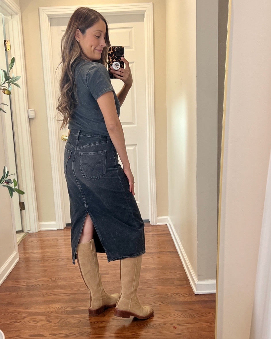 Holidays in LA 😃☀️🎄🎅🏽
#fitcheck
#christmasoutfit #winteroutfit #denimskirt #blackskirt #levis #grahictees
#LTKFindsUnder50 
#levis #denimskirt #Itksale  #blackskirt

#LTKSaleAlert #LTKOver40 #LTKmomlife #LTKootd