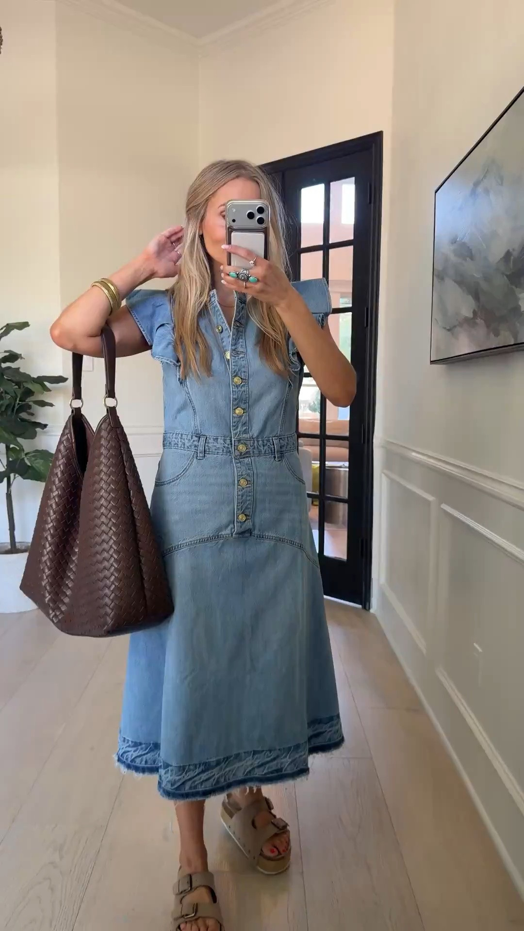 🤍Love the details on this denim dress from Walmart! The gold buttons and flutter sleeves are everything! ✨
