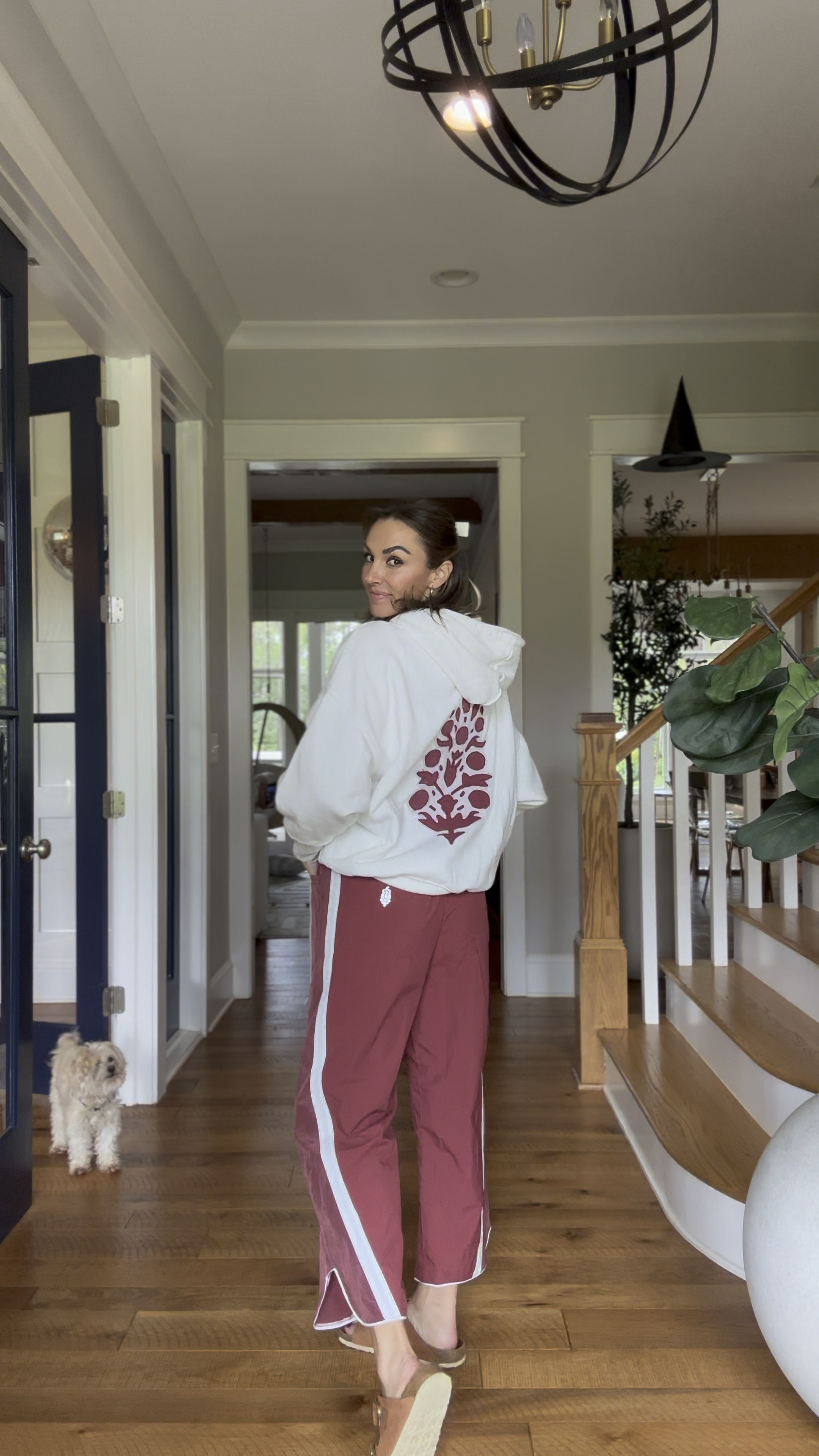 I’m 5’5’ 130ish and in small pants and XS hoodie