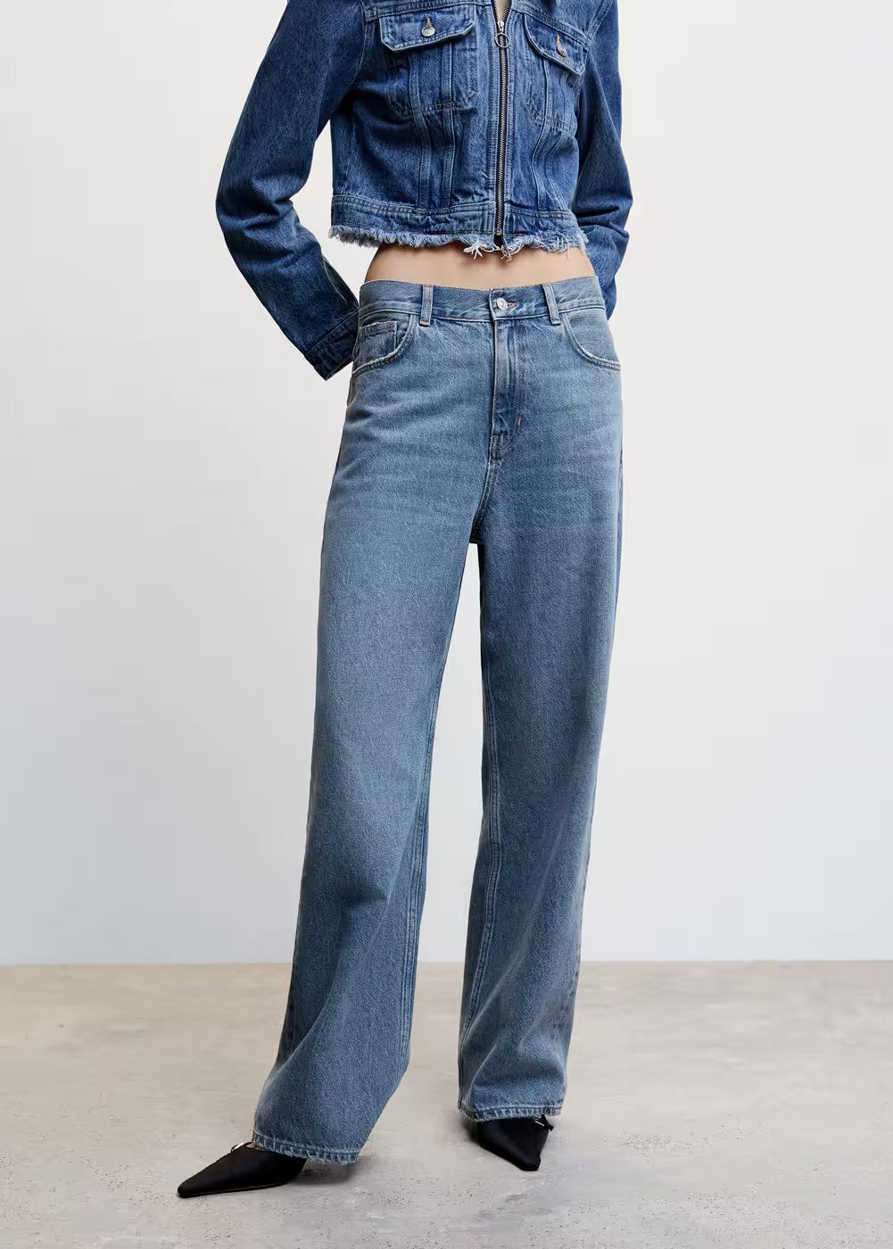 Low-rise loose-fit wideleg jeans | MANGO (UK)